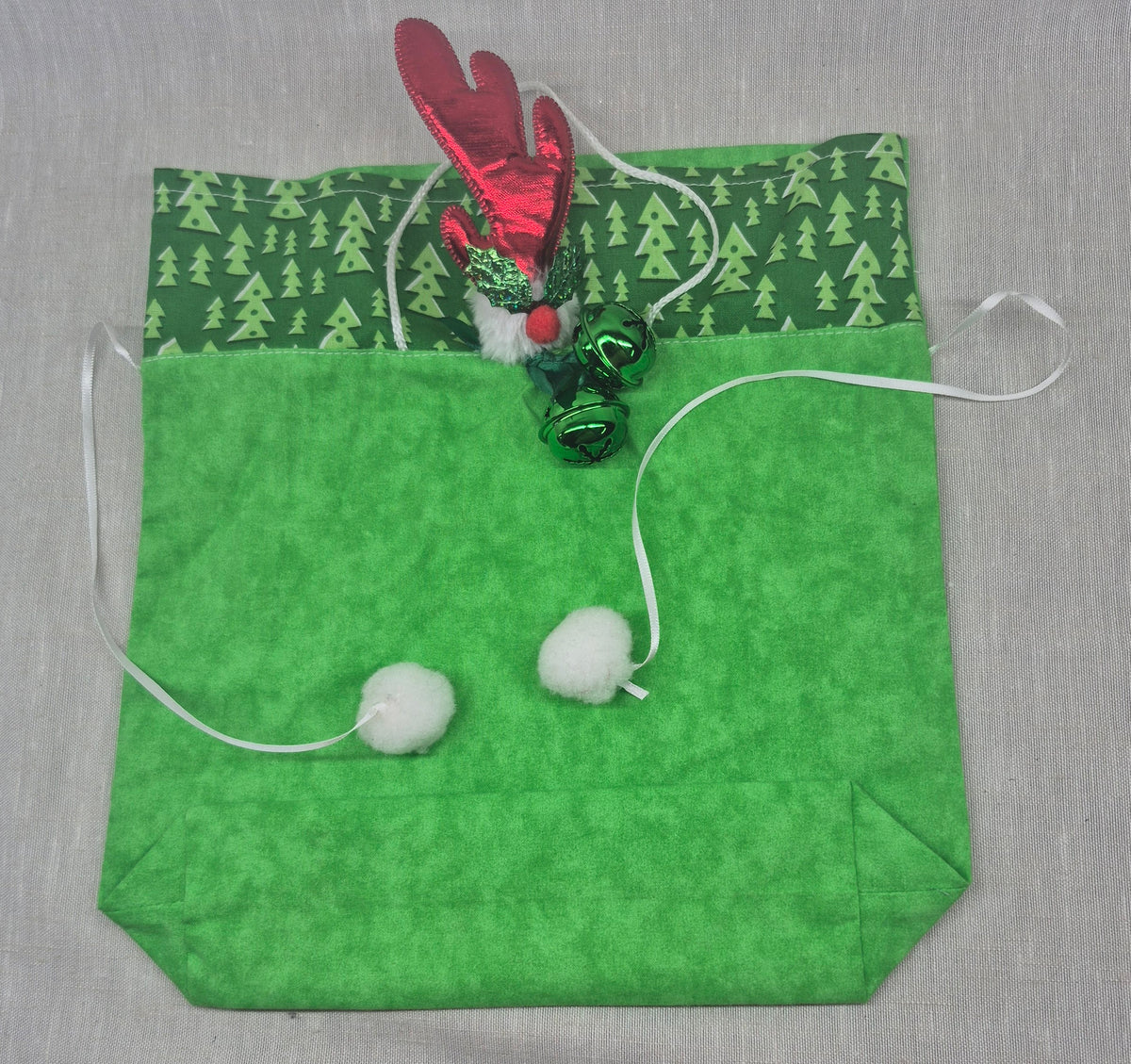 Sac cadeau en tissu avec son ruban/boucle