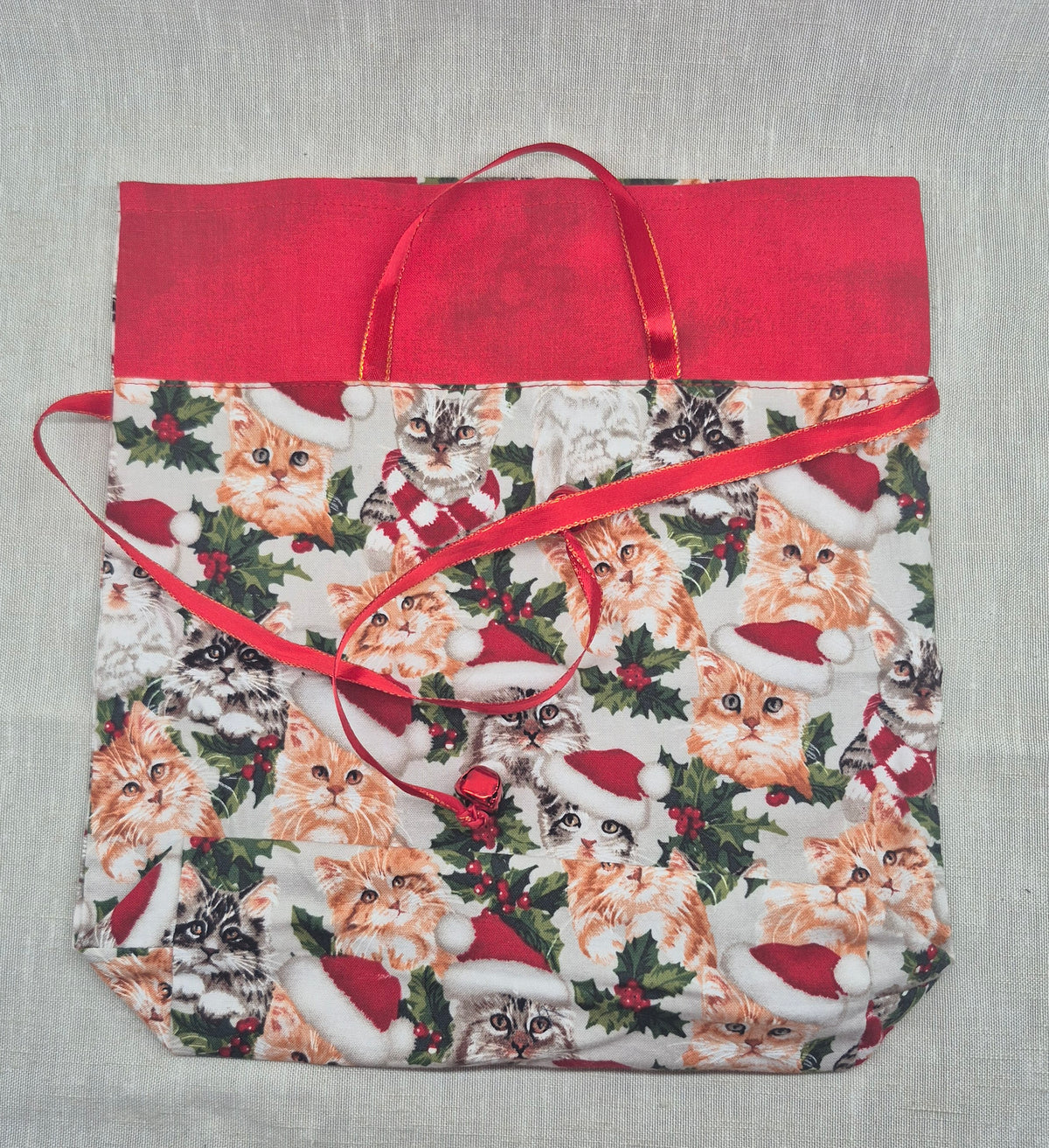 Sac cadeau en tissu avec son ruban/boucle