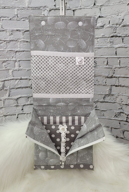 Grande trousse pour essentiels sanitaires.