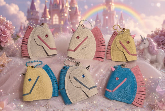 Têtes de licorne en cuir