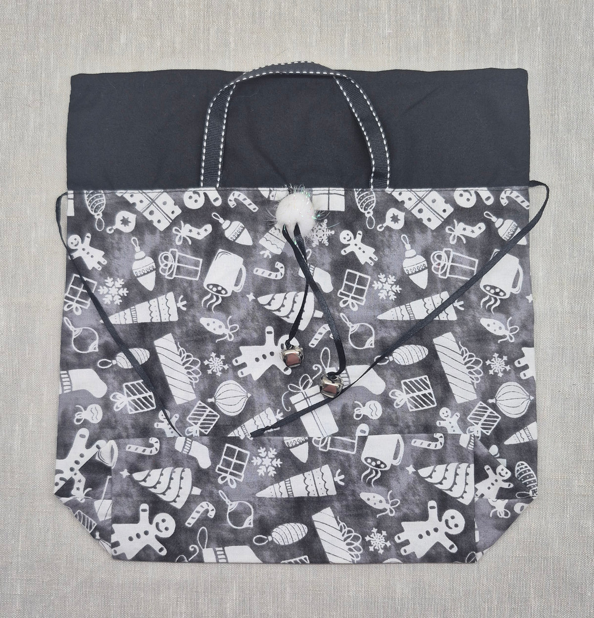 Sac cadeau en tissu avec son ruban/boucle
