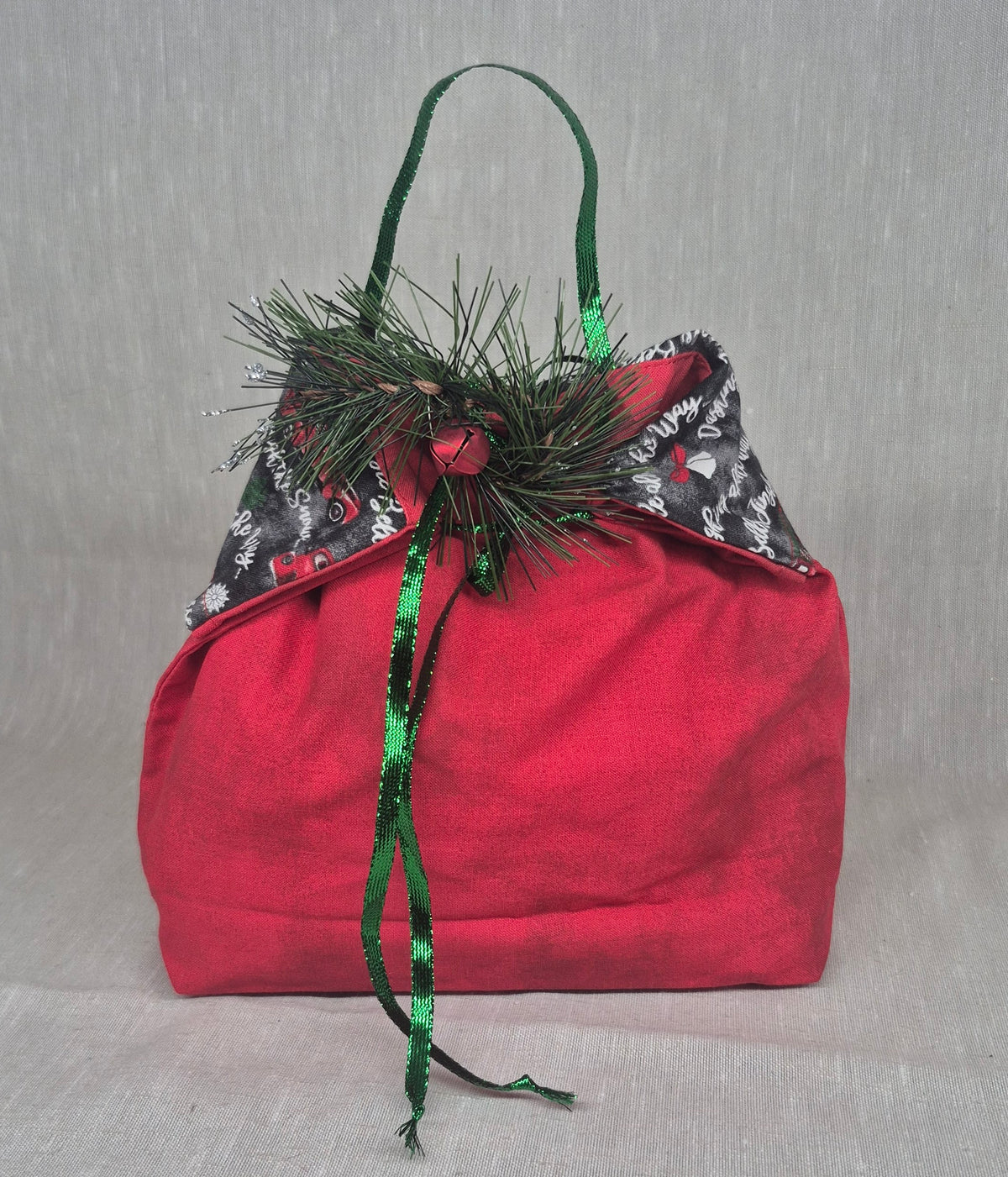 Sac cadeau en tissu avec son ruban/boucle
