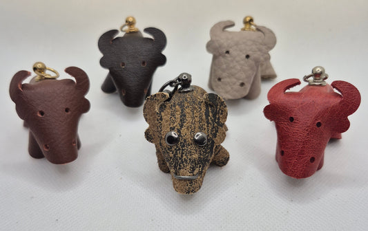 Parure en cuir en forme de taureau