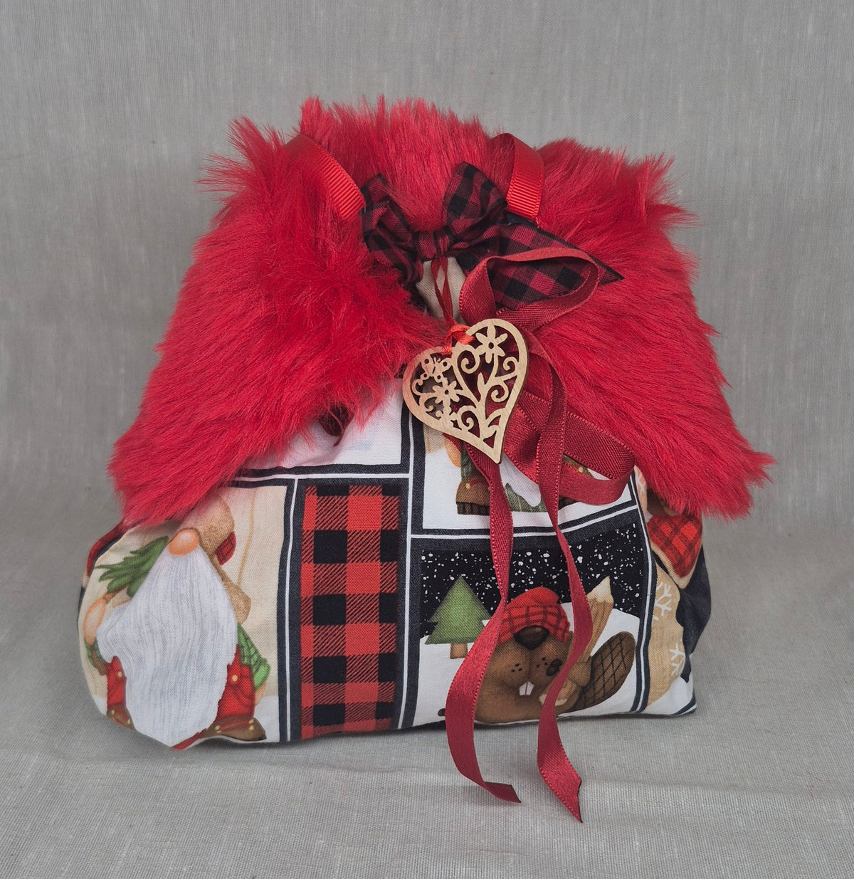 Sac cadeau en tissu avec son ruban/boucle