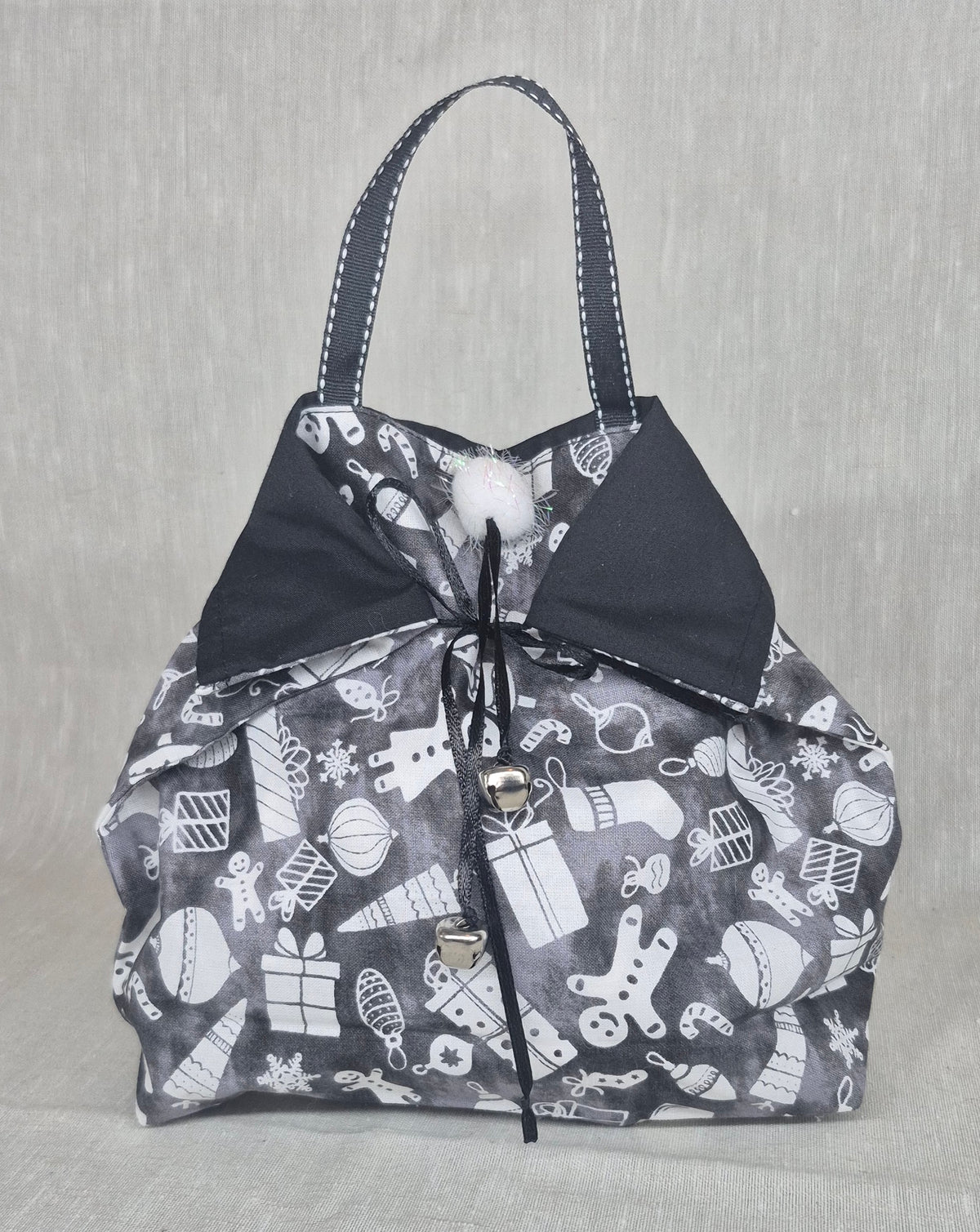 Sac cadeau en tissu avec son ruban/boucle