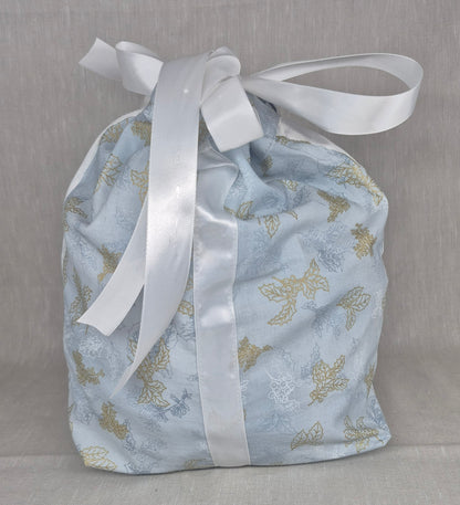 Sac cadeau en tissu avec son ruban/boucle