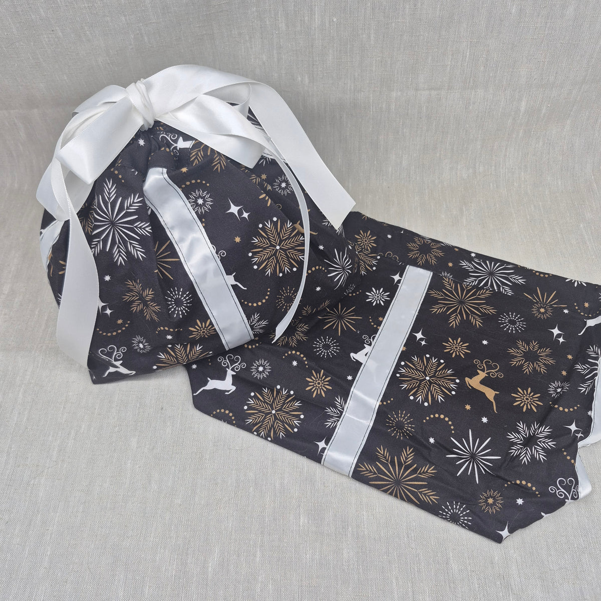 Sac cadeau en tissu avec son ruban/boucle