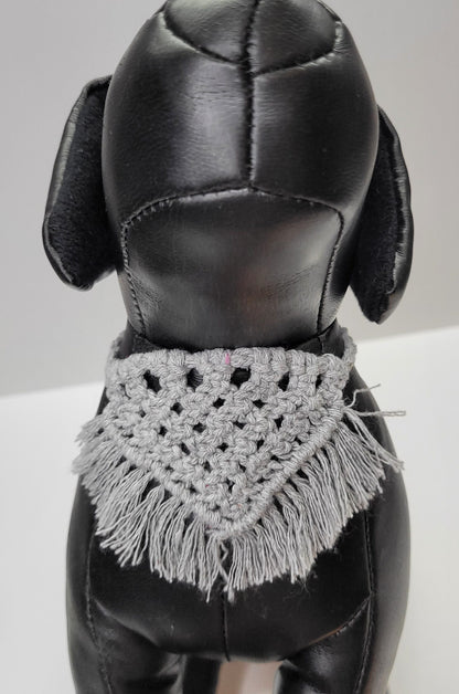 Foulard chat/chien en macramé
