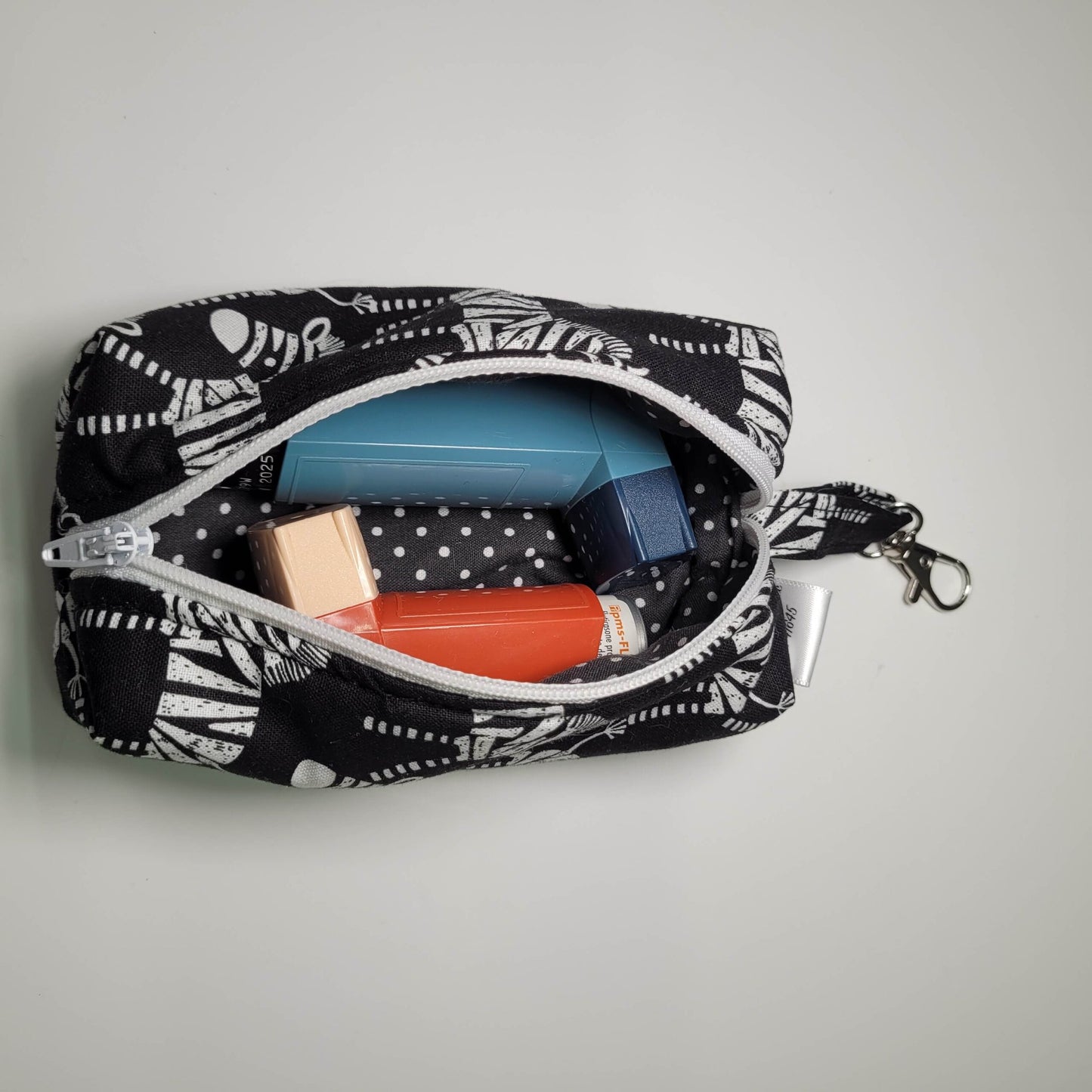 Étui inhalateur ou pochette inhalateur moyen